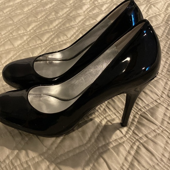 I bought these and never wore them. - Picture 2 of 3